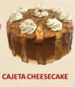 [El cheesecake de cajeta es un postre cremoso y dulce, con base de galleta y un relleno de queso suavemente horneado, bañado con una capa generosa de cajeta que aporta un sabor caramelizado y auténticamente mexicano. 🧁🇲🇽 Una delicia irresistible en cada bocado.] CAJETA CHEESECAKE